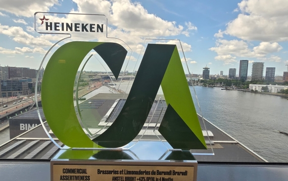 BRARUDI remporte le prix Heineken de l’Audace Commerciale pour Amstel Bright